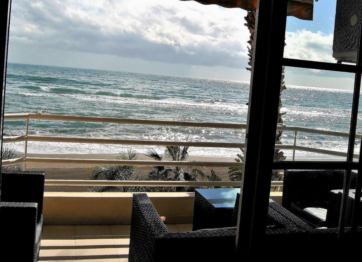 Apartamento Frente Al Mar,Primera Linea Rincón de la Victoria Eksteriør bilde